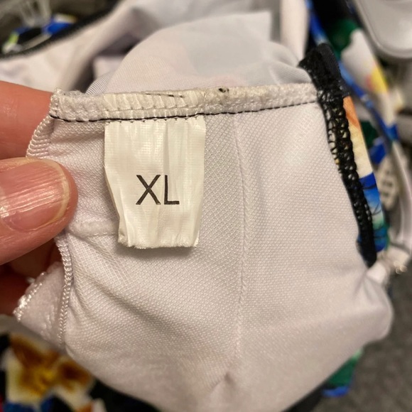 Cold shoulder bathing suit - Picture 3 of 5